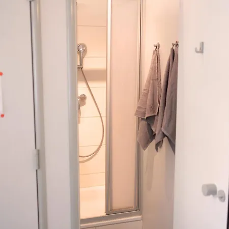Urban Loft In Vibrant Kreuzkoelln - 3br - 160sqm -5 Showers *
