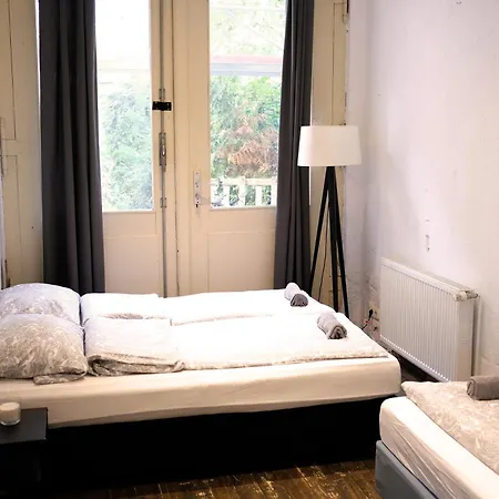 Urban Loft In Vibrant Kreuzkoelln - 3br - 160sqm -5 Showers דירה ברלין